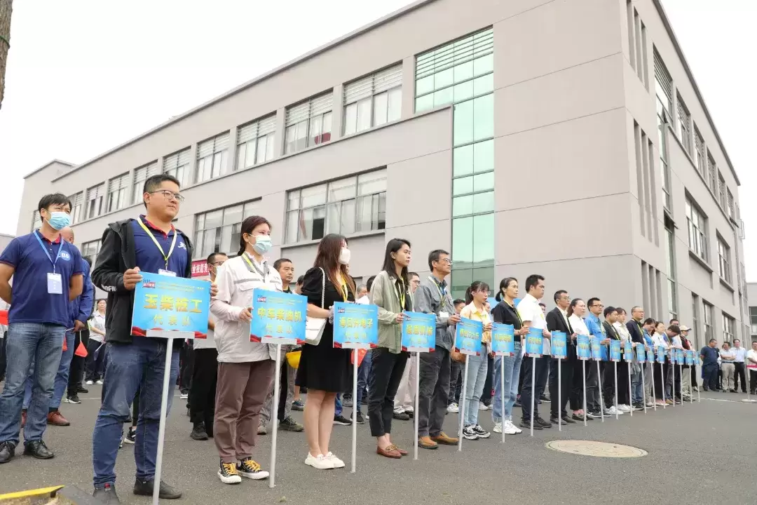 “国茂杯”起重装卸职能比赛火热展开 “国茂杯”起重装卸职能比赛火热展开